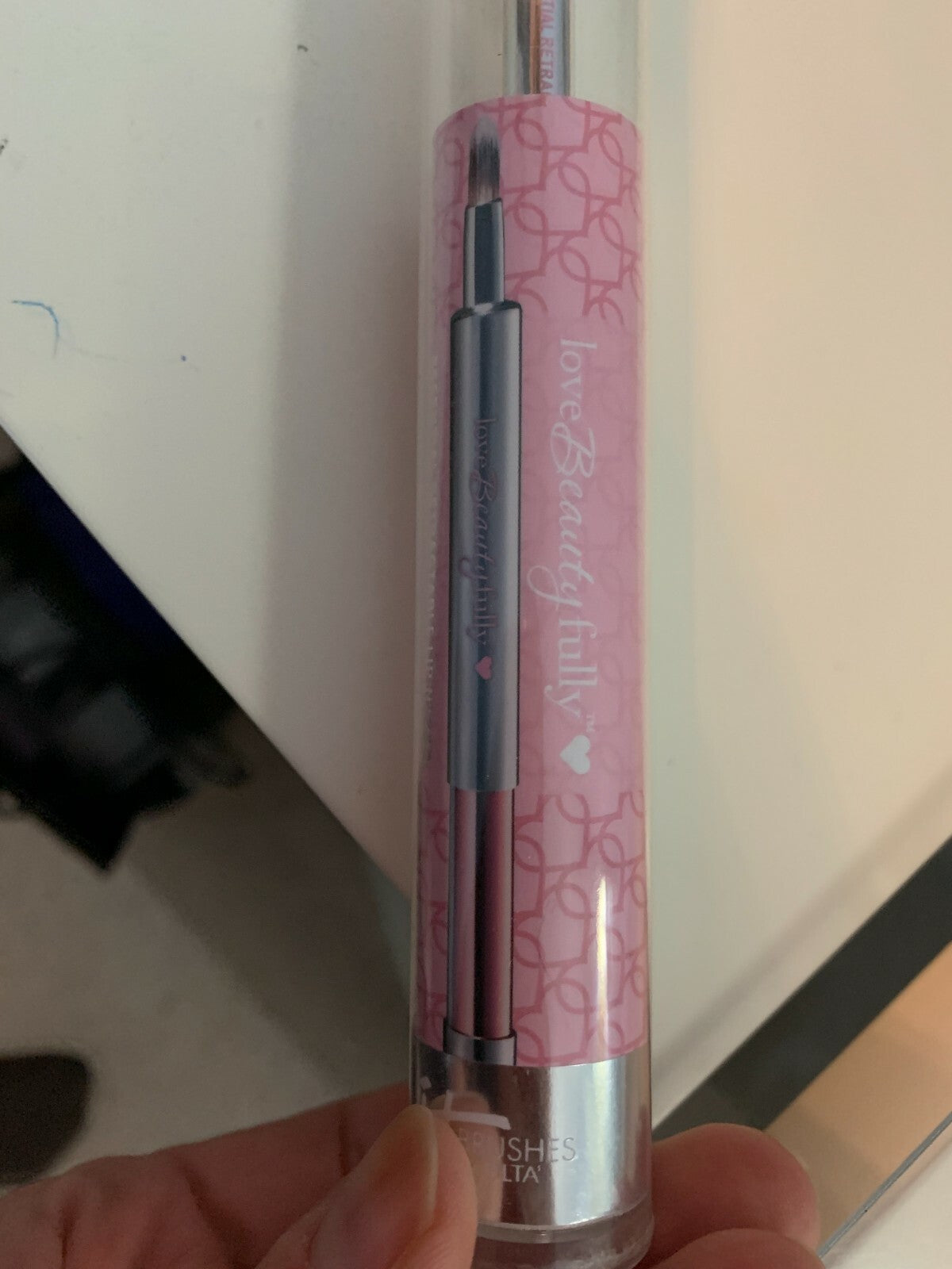 IT Cosmetics retractable lip brush sealed well made beauty balm cosmetic face k