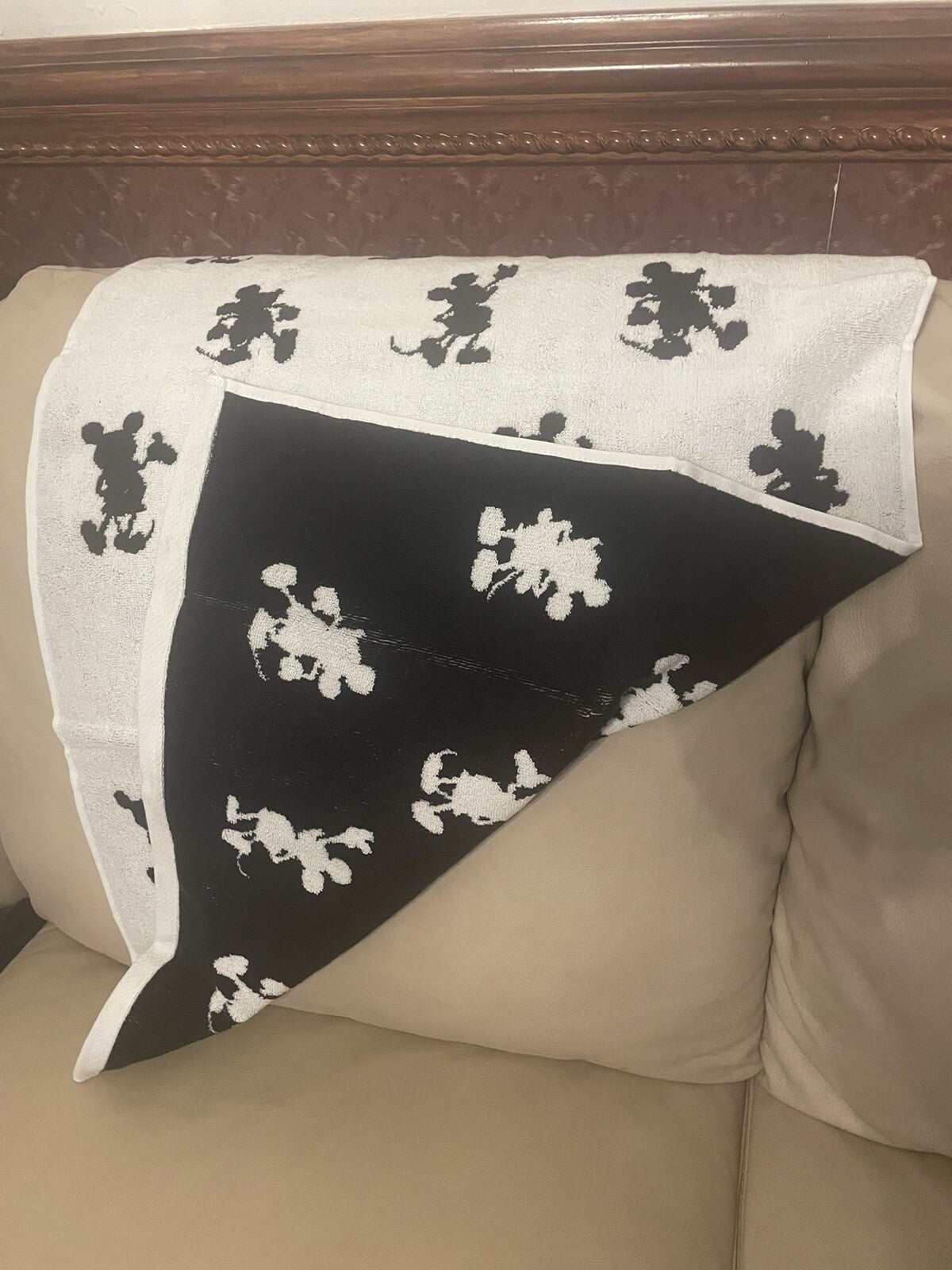 Disney Pottery barn Mickey Mouse towel hand kitchen bath holiday party gift a