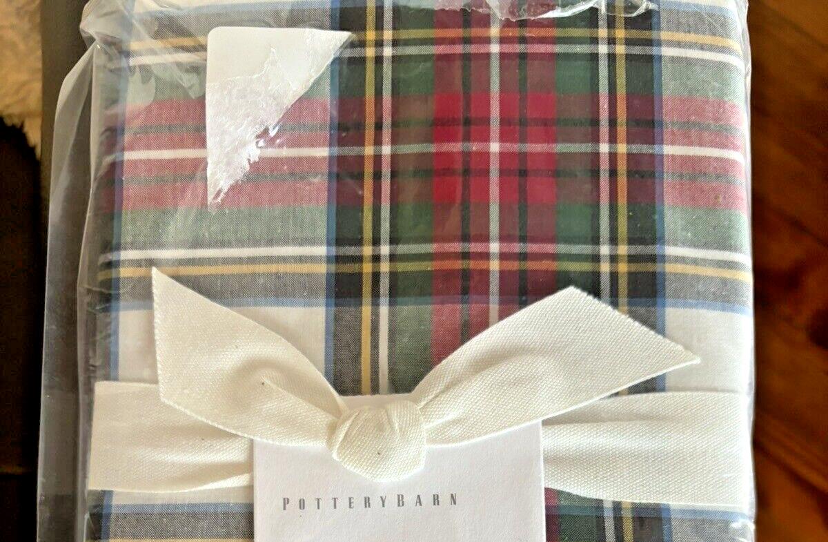 Pottery barn Disney napkin Plaid Stewart set 4 holiday cloth party gift red [