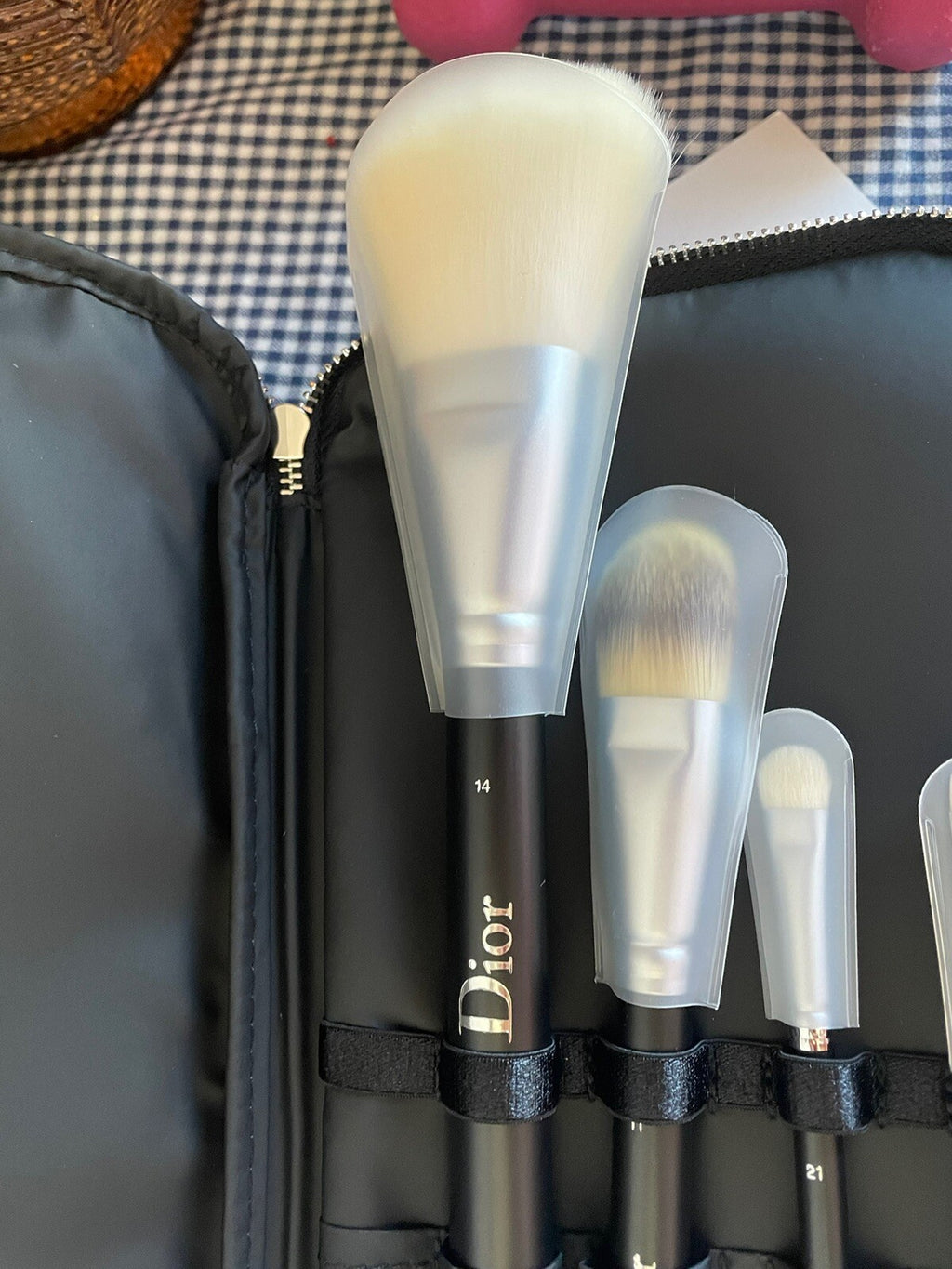 DIOR VIP Gift Brush Set pouch Disney birthday Holiday girl party travel ??  ]