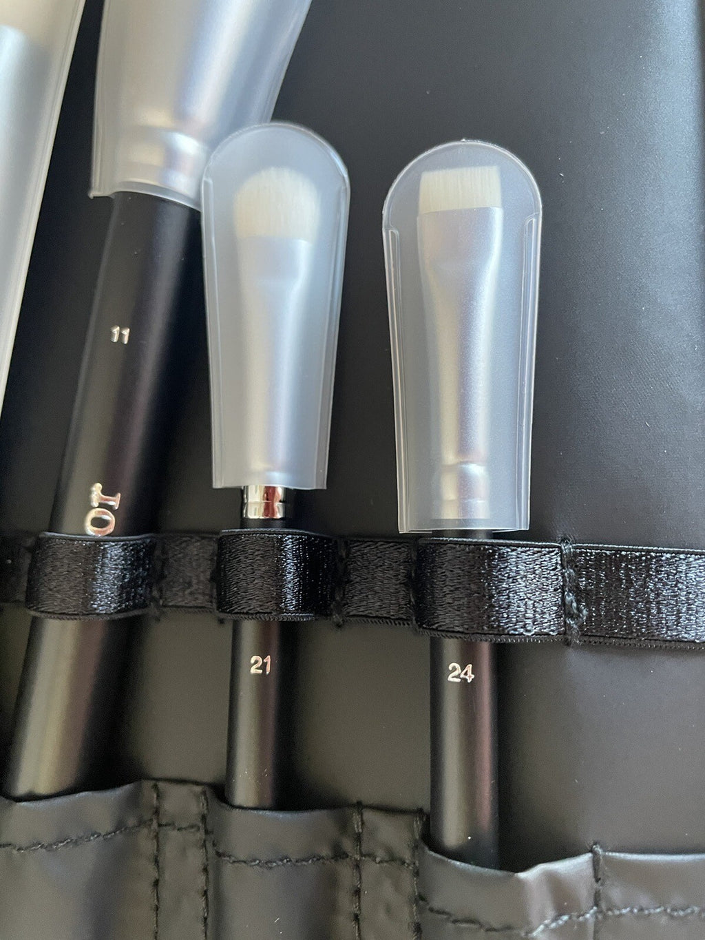 DIOR VIP Gift Brush Set pouch Disney birthday Holiday girl party travel ??  ]