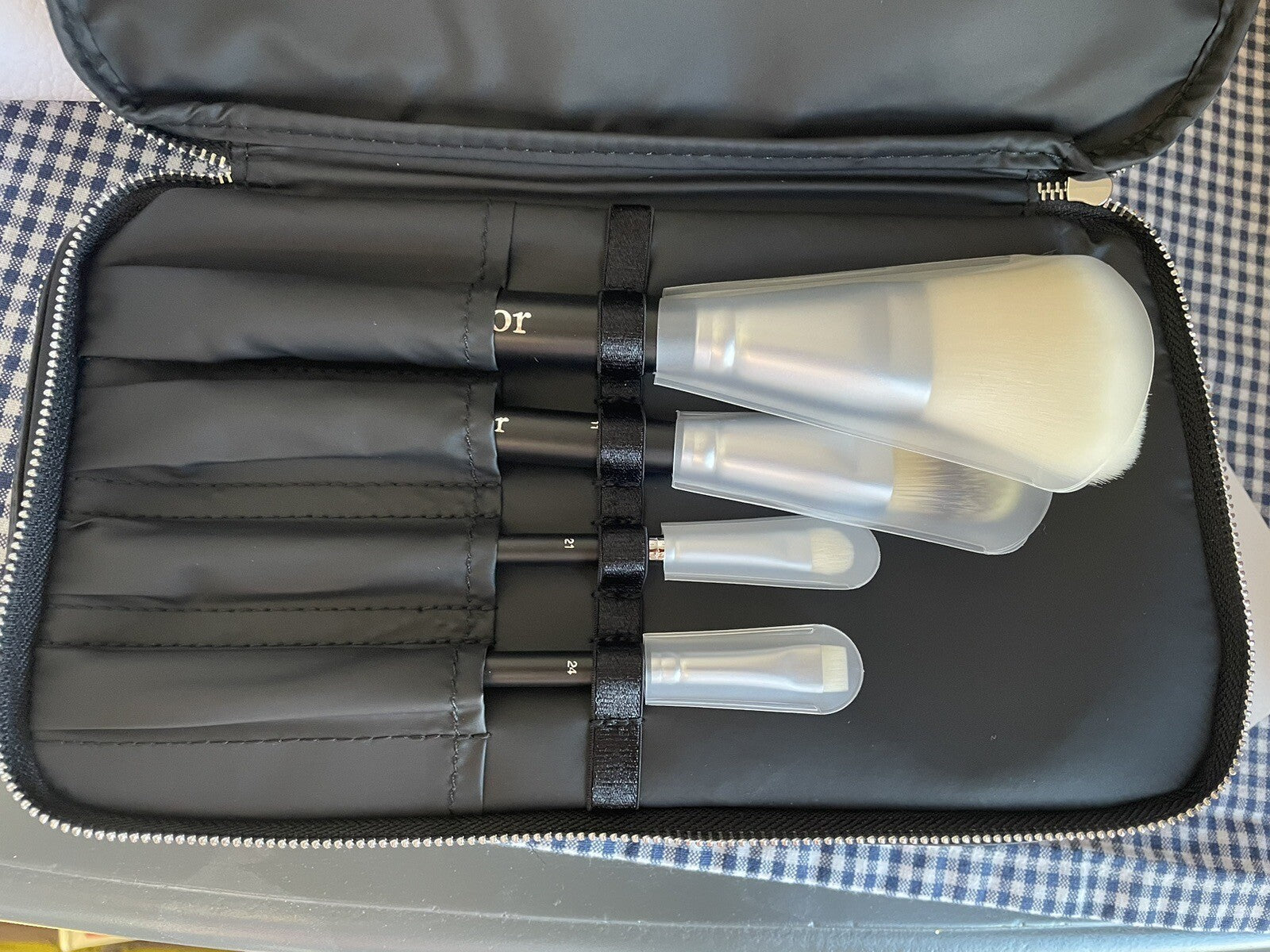 DIOR VIP Gift Brush Set pouch Disney birthday Holiday girl party travel ??  ]